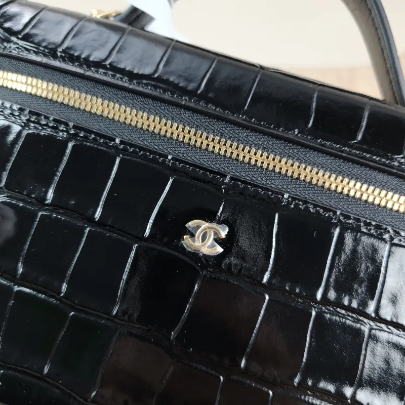 Chanel Crossbody Baglp Box Bag Top Handle Crossbody Bag Black Calfskin One Size19.5 × 5 × 17 cm — detail view 13 of 15