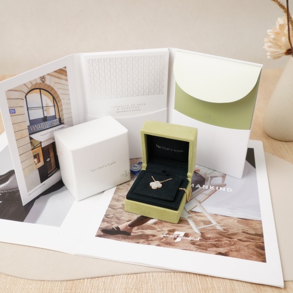 Van Cleef & Arpels Alhambra Necklace Medium 18K · Authenticity Card · Box · · 42㎝