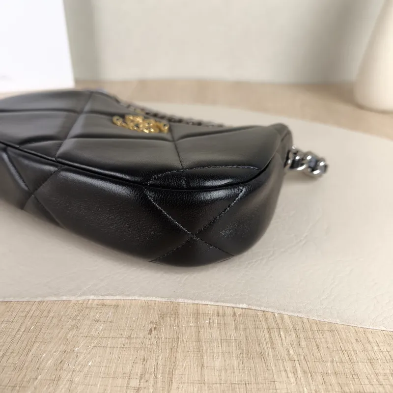 Chanel Crossbody Bag 24c 19 hobo Chain Bag Black Lambskin One Size 20.5 × 4.5 × 13 cm — detail view 12 of 12