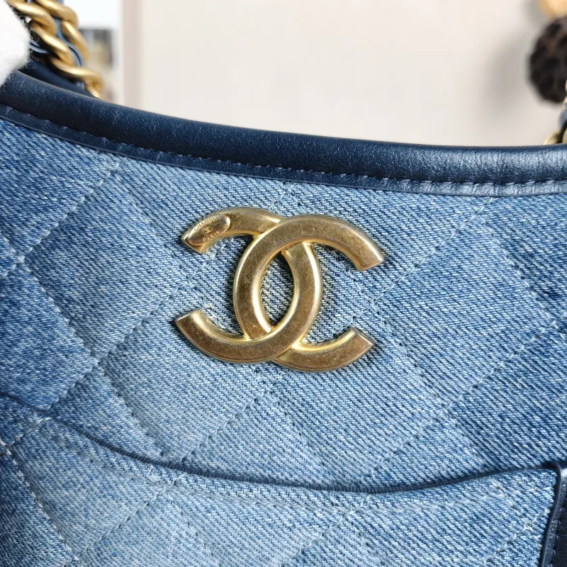 Chanel Crossbody Bag hobo One Size 22 × 6 × 24 cm — detail view 3 of 10