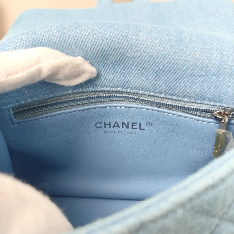 Chanel Crossbody Bag Blue mini19 × 8 × 14 cm — detail view 9 of 12