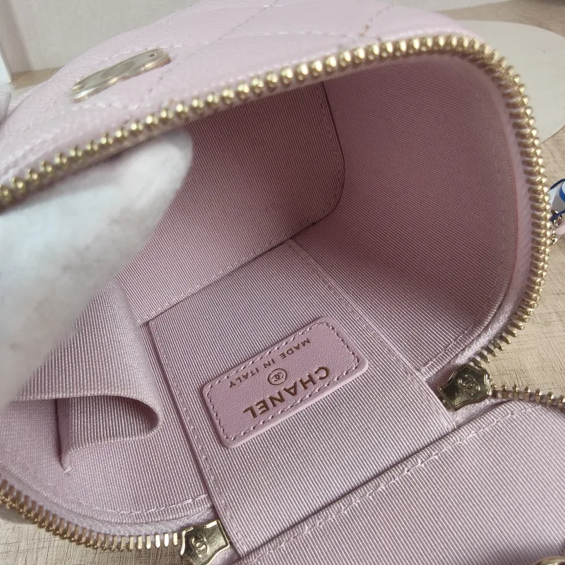 Chanel Crossbody Bag Edition Calfskinmini11 × 7 × 9 cm — detail view 9 of 12