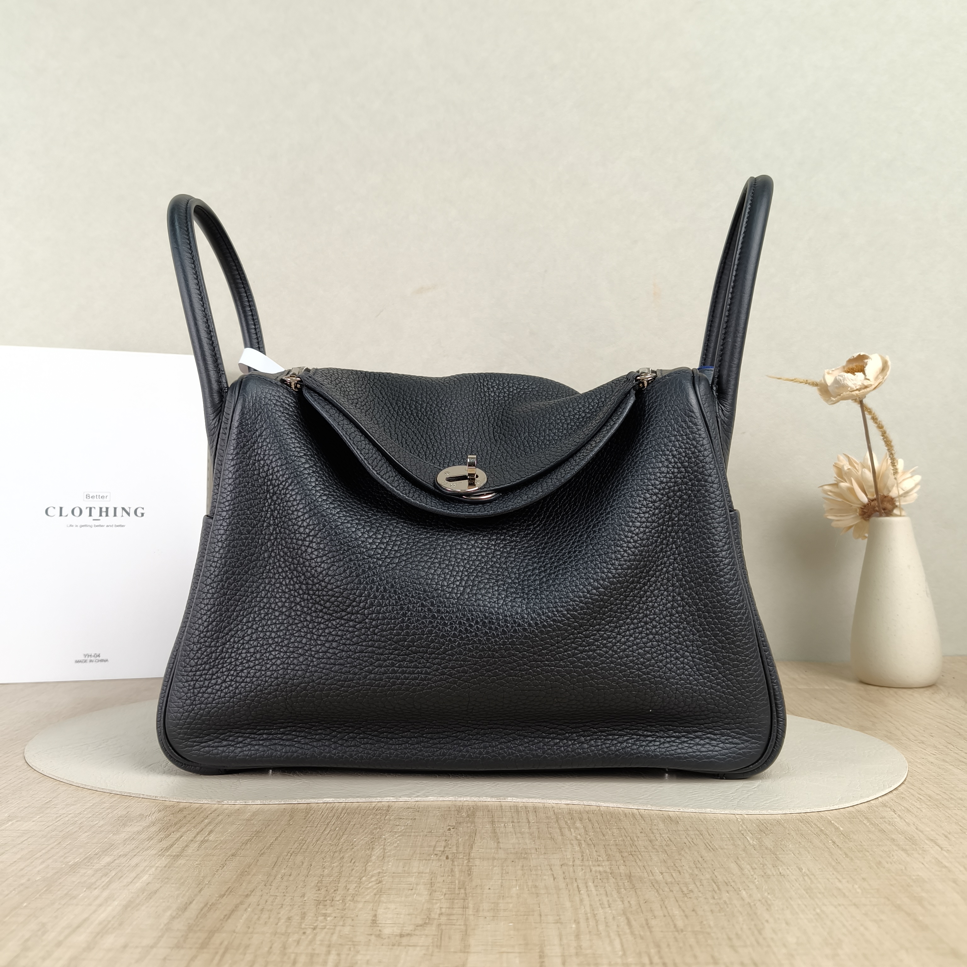 Hermès Shoulder Bag Lindy 3089Black Clemence Taurillon TC Calfskin Medium30 × 15 × 19 cm