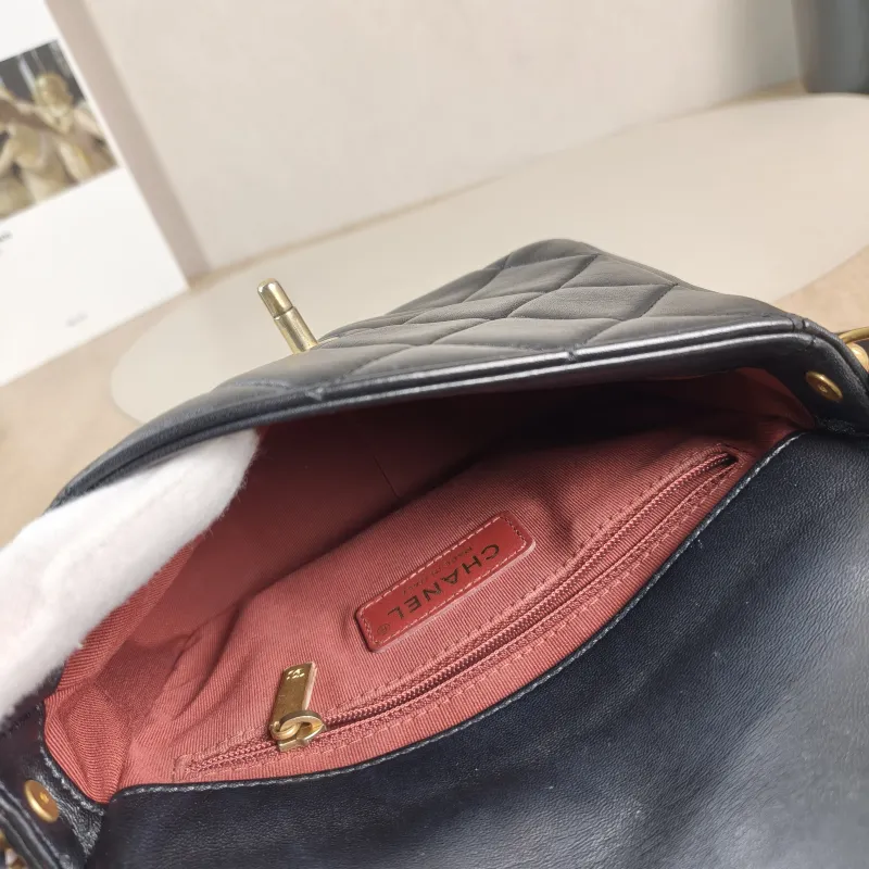 Chanel Crossbody Bag21b Black Lambskinmini19 × 6 × 16 cm — detail view 11 of 14