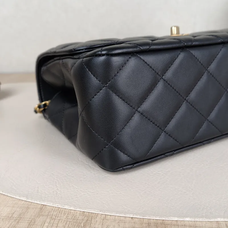 Chanel Crossbody Bag Black Lambskin One Size25 × 9 × 14.5 cm — detail view 9 of 13