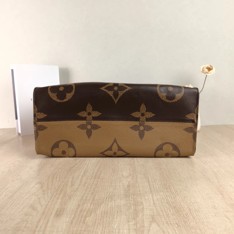 Louis Vuitton Shoulder Bag Onthego Large Monogram PVC Large41 × 19 × 34 cm — cover view 4 of 4