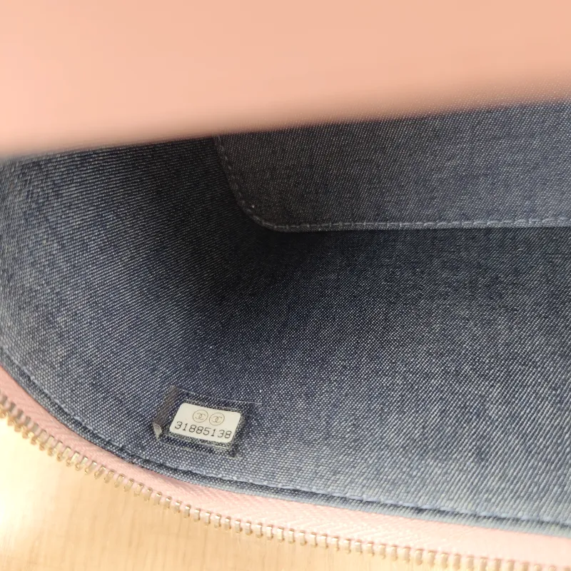 Chanel Crossbody Bag Edition Pink Lambskin One Size 16 × 8 × 9.5 cm 31 — detail view 8 of 12