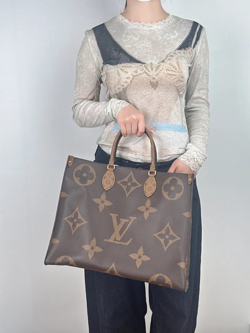 Louis Vuitton Shoulder Bag Onthego Large Monogram PVC Large41 × 19 × 34 cm — on-model view 2 of 2