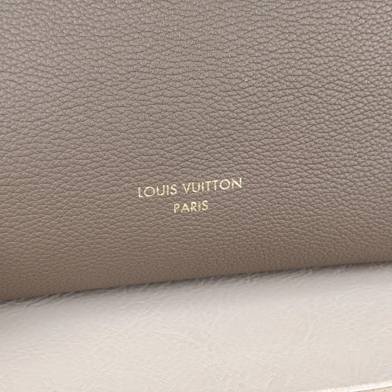 Louis Vuitton Shoulder Bag EXPRESS Shoulder Bag Grey Calfskin Small26 × 13.5 × 17 cm — detail view 5 of 12