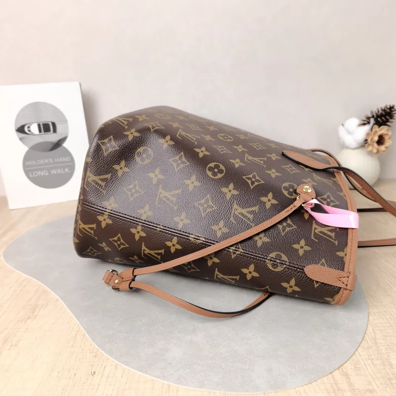 Louis Vuitton Shoulder Bag NEVERFULL INSIDE OUT PVC · Calfskin Medium 31 × 14 × 28 cm — detail view 8 of 11