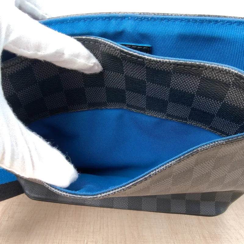 Louis Vuitton Crossbody Bag District Messenger Bag PVC Small 25 × 7 × 22 cm — detail view 9 of 12