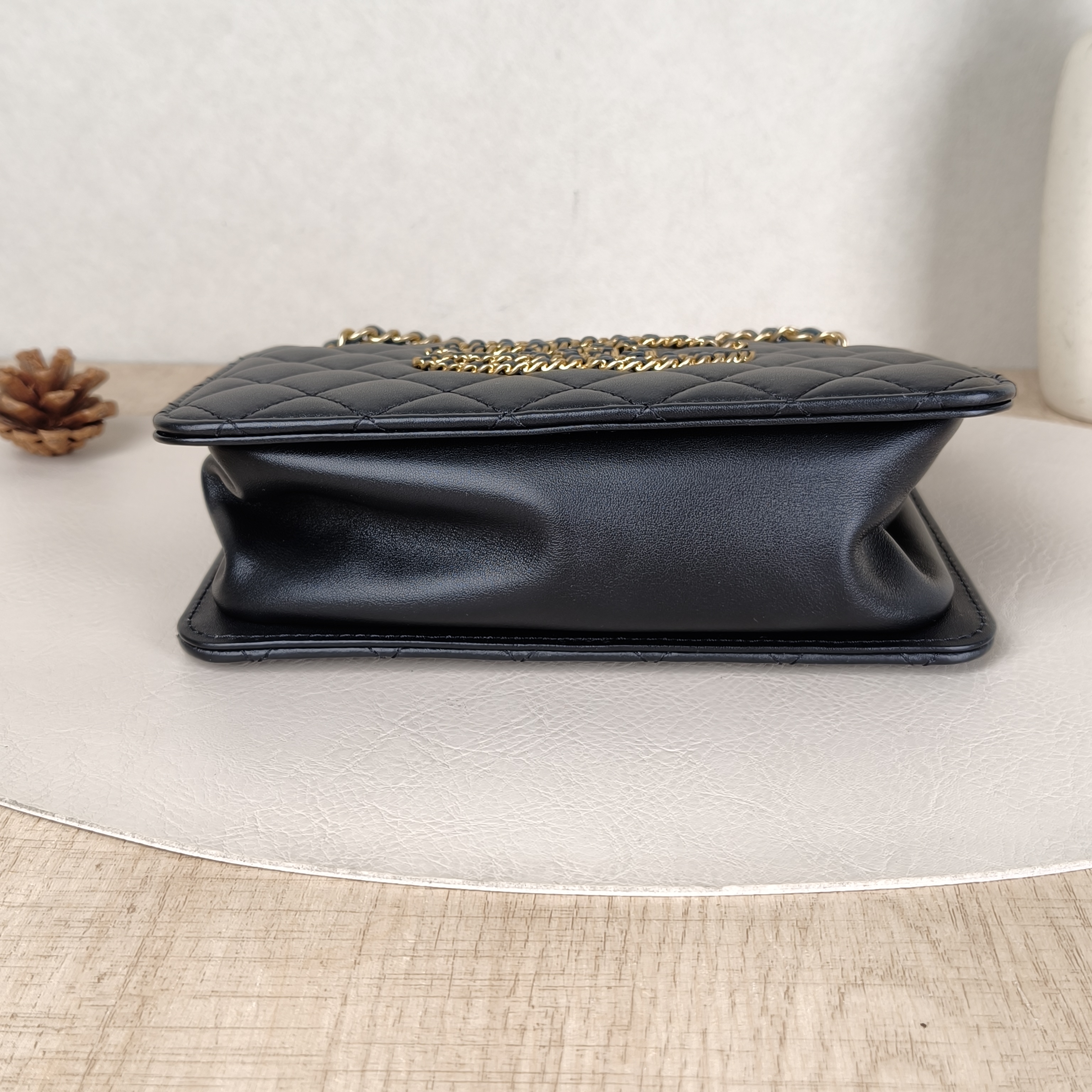 Chanel Crossbody Bag Shoulder Crossbody Bag Black Calfskin One Size20 × 8 × 15 cm — cover view 3 of 5