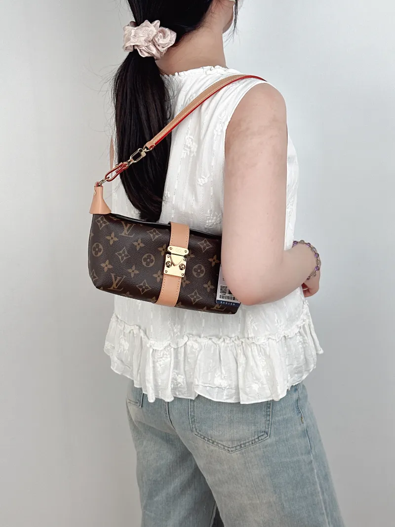 Louis Vuitton Shoulder Bag Pochette Mia Monogram PVC One Size22 × 8 × 14.5 cm — on-model view 2 of 2