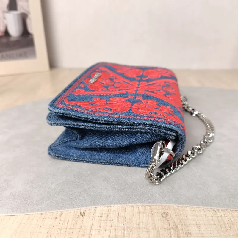 Miumiu Crossbody Bag Red Embroidered Crossbody Bag One Size 18 × 6 × 12 cm — detail view 7 of 10