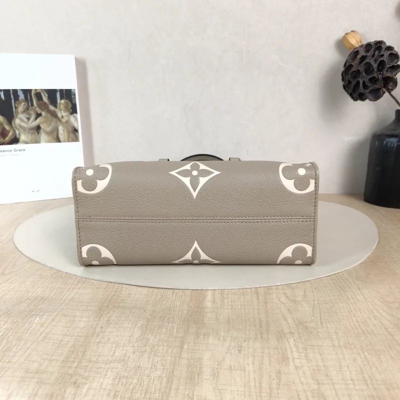 Louis Vuitton Shoulder Bag Onthego · White Monogram Empreinte Embossed Calfskin Small 25 × 11.5 × 19 cm — cover view 4 of 6