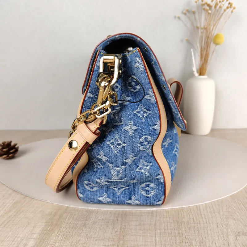 Louis Vuitton Shoulder Bag Dauphine Soft Shoulder Bag Blue Large28 × 11 × 20 cm — detail view 6 of 13