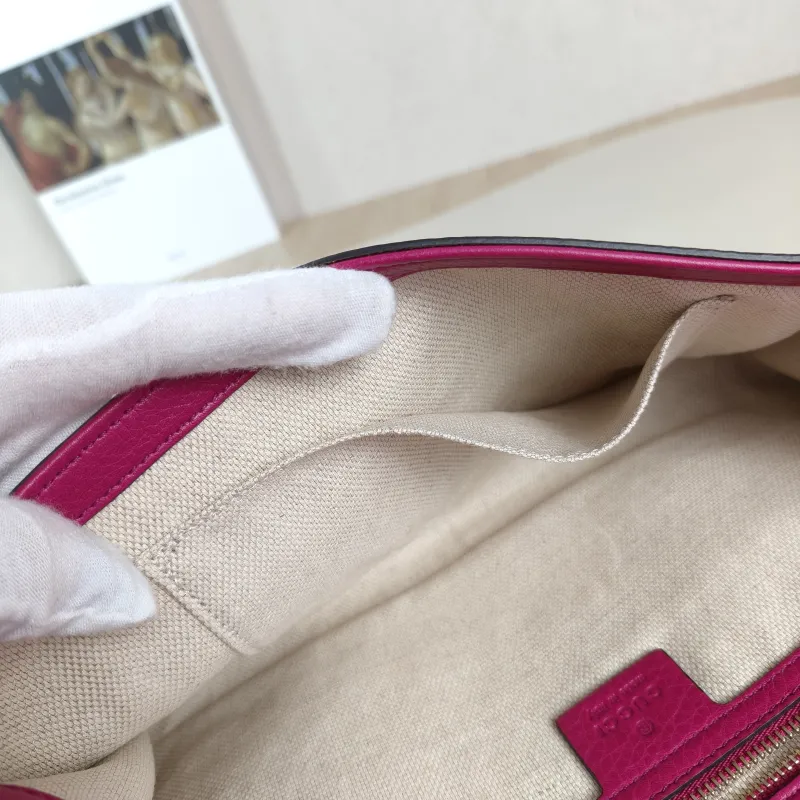 GUCCI Clutch Clutch Red Calfskin 29 × 4 × 15 cm — detail view 2 of 10