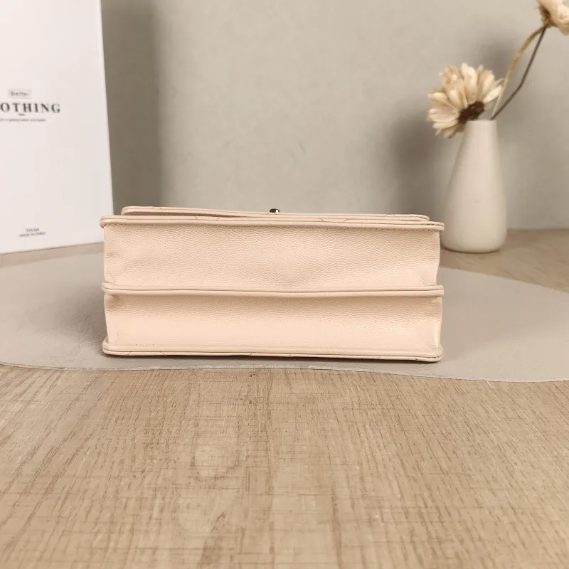 Chanel Crossbody Bag Edition woc Beige Calfskinmini19.2 × 7 × 12.3 cm — cover view 4 of 5