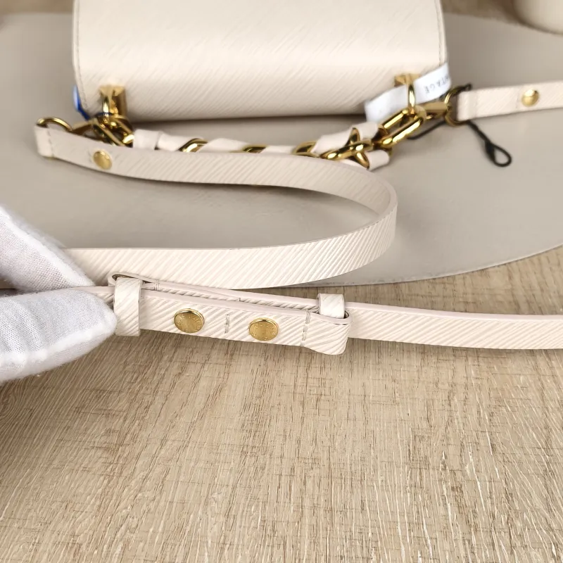 Louis Vuitton Crossbody Bag Twist White Epi Embossed Calfskin Small19 × 9 × 15 cm — detail view 7 of 11