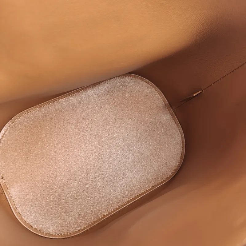 CELINE Crossbody Bag Louise Bucket Bag Calfskin Medium 24 × 16 × 28 cm — detail view 11 of 12