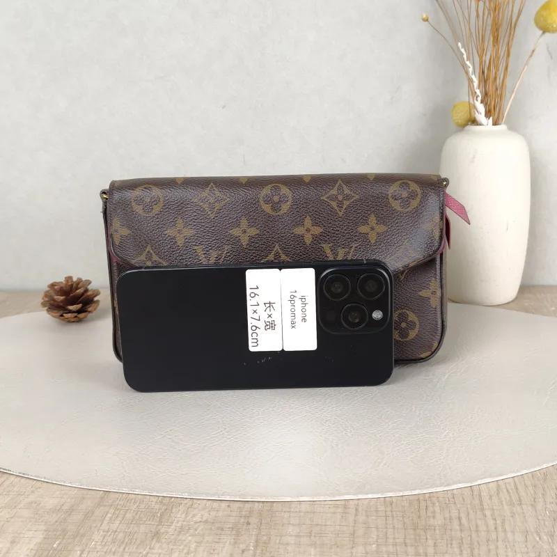 Louis Vuitton Crossbody Bag Pochette Félicie Monogram PVC Small21 × 3 × 12 cm — cover view 2 of 5