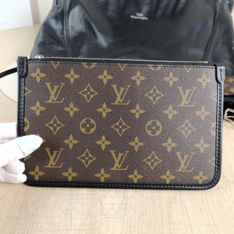 Louis Vuitton Crossbody Bag Carryall Vibe Black SL ambskin Medium 39 × 15 × 30 cm — detail view 10 of 14