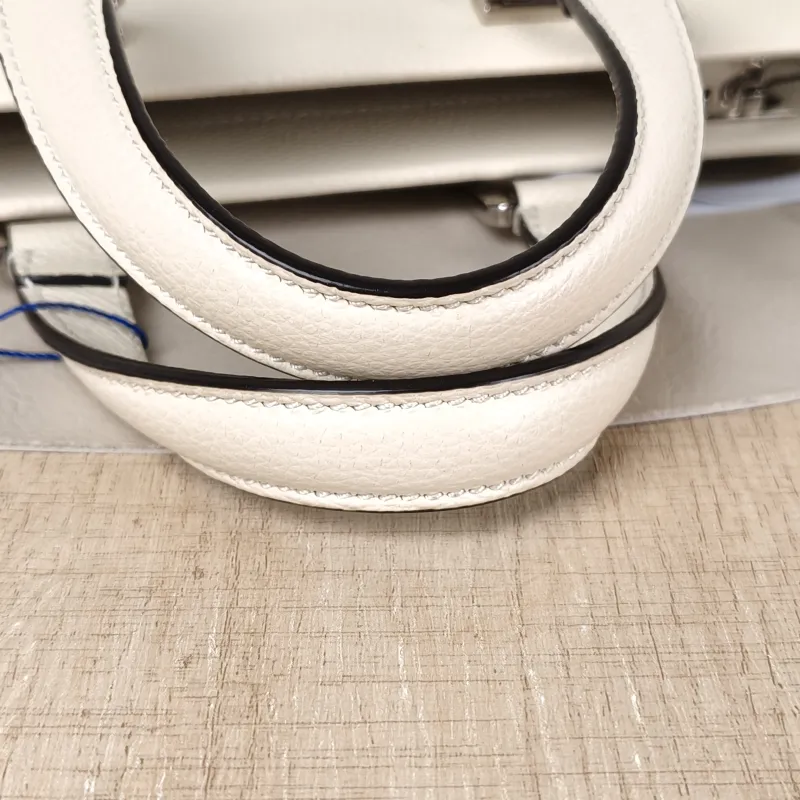 GUCCI Crossbody Bag zumi Top Handle Bag White Calfskin Small 27 × 10 × 22 cm — detail view 9 of 13