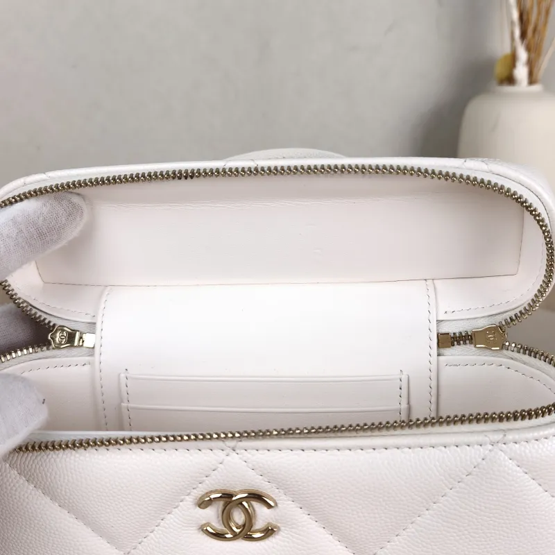 Chanel Crossbody Baglp Box Bag Top Handle Crossbody Bag White Calfskin One Size19.5 × 5 × 17 cm — detail view 6 of 12