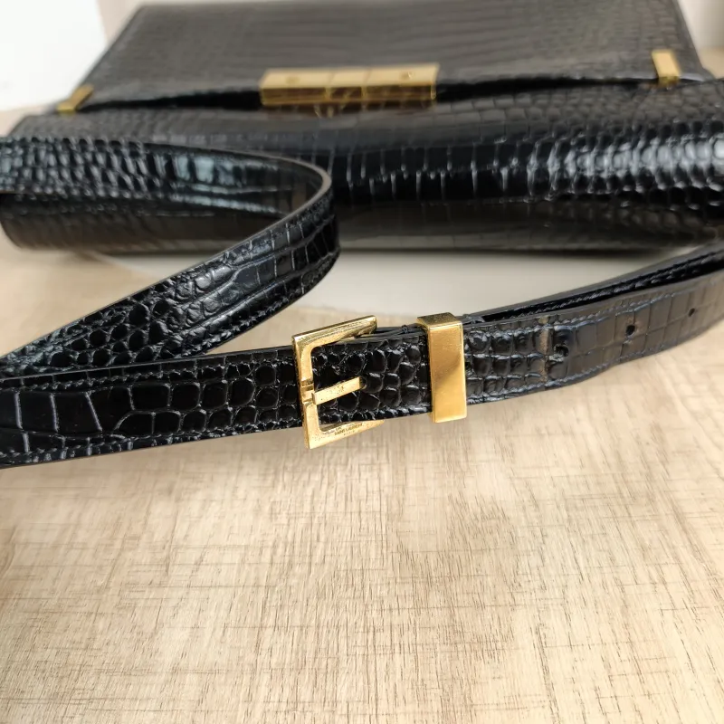 SAINT LAURENT Shoulder Bag MANHATTAN Black Calfskin Medium29 × 7.5 × 20 cm — detail view 3 of 13