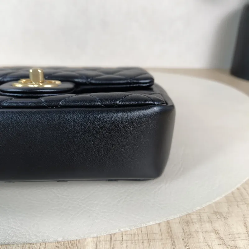 Chanel Crossbody Bag Pearl Black Lambskinmini17 × 5 × 12.5 cm — detail view 6 of 12