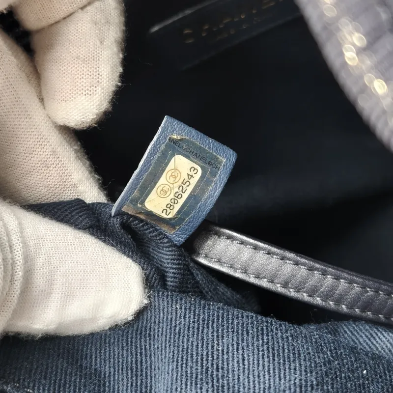 Chanel Shoulder Bag Bucket Bag Navy Gold Canvas 20 × 15 × 25 cm 28 — detail view 3 of 15