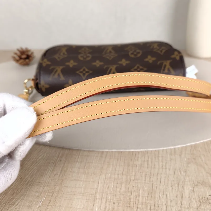 Louis Vuitton Crossbody Bag IVY Monogram PVC Small 23.5 × 4.3 × 12 cm — detail view 1 of 11