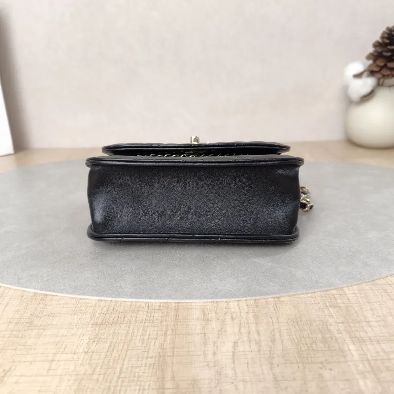 Chanel Crossbody Bag26c Pearl Black Lambskinmini15 × 5.5 × 10.5 cm — cover view 3 of 6