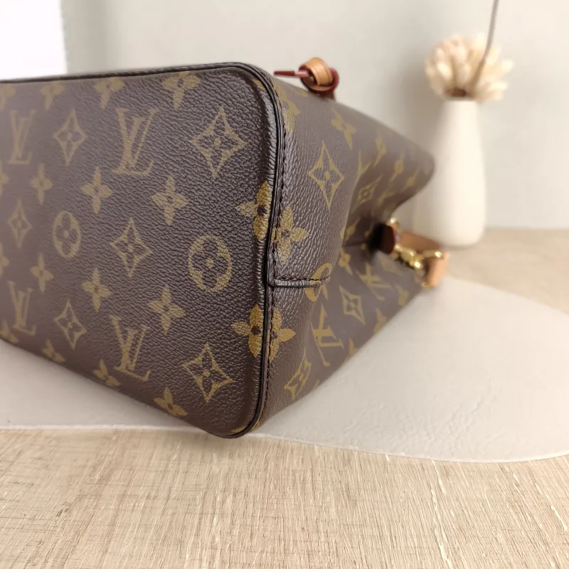 Louis Vuitton Crossbody Bag NÉONOÉ Bucket Bag BB Monogram PVC BB 20 × 13 × 20 cm — detail view 3 of 11