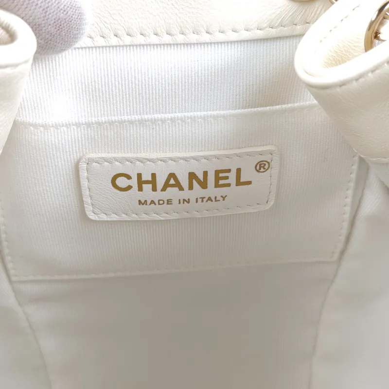 Chanel Backpack Duma White Small18 × 12 × 18.5 cm — detail view 6 of 15