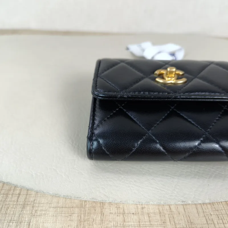 Chanel Crossbody Bag Crossbody Bag Black Lambskin One Size11 × 2 × 9 cm — detail view 10 of 11