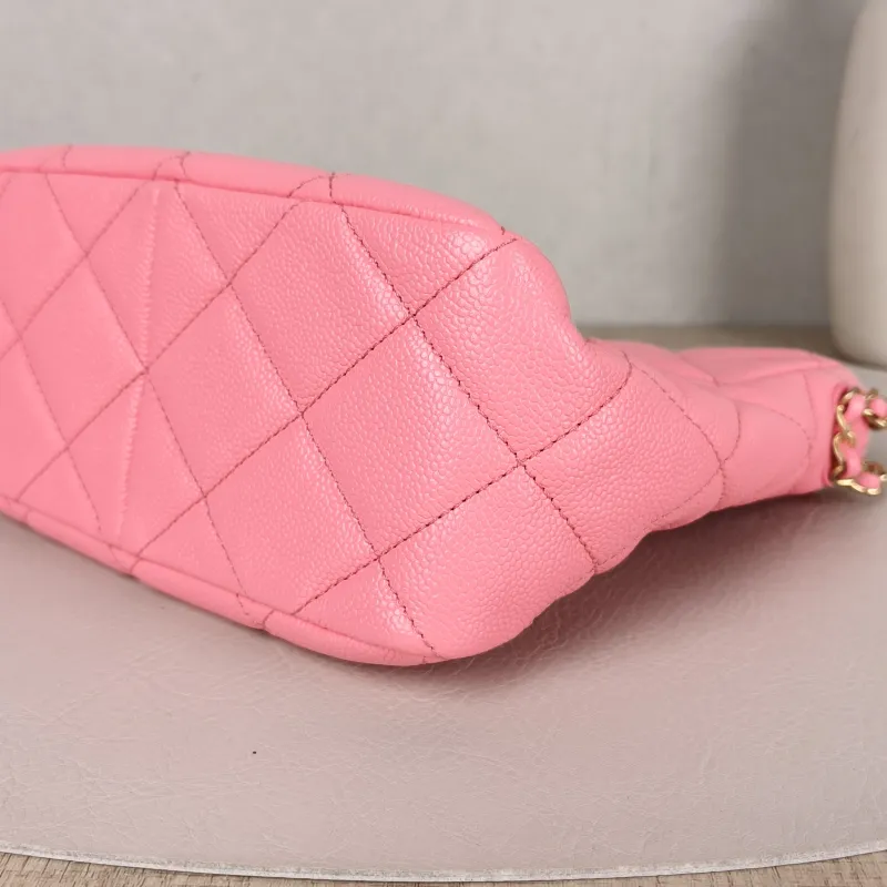 Chanel Shoulder Bag hobo Red Grained Calfskin One Size19 × 8 × 17 cm — detail view 10 of 11