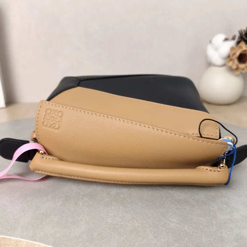 LOEWE Crossbody Bag Puzzle Black Brown Calfskin Mini 18 × 8 × 12.5 cm — detail view 6 of 11