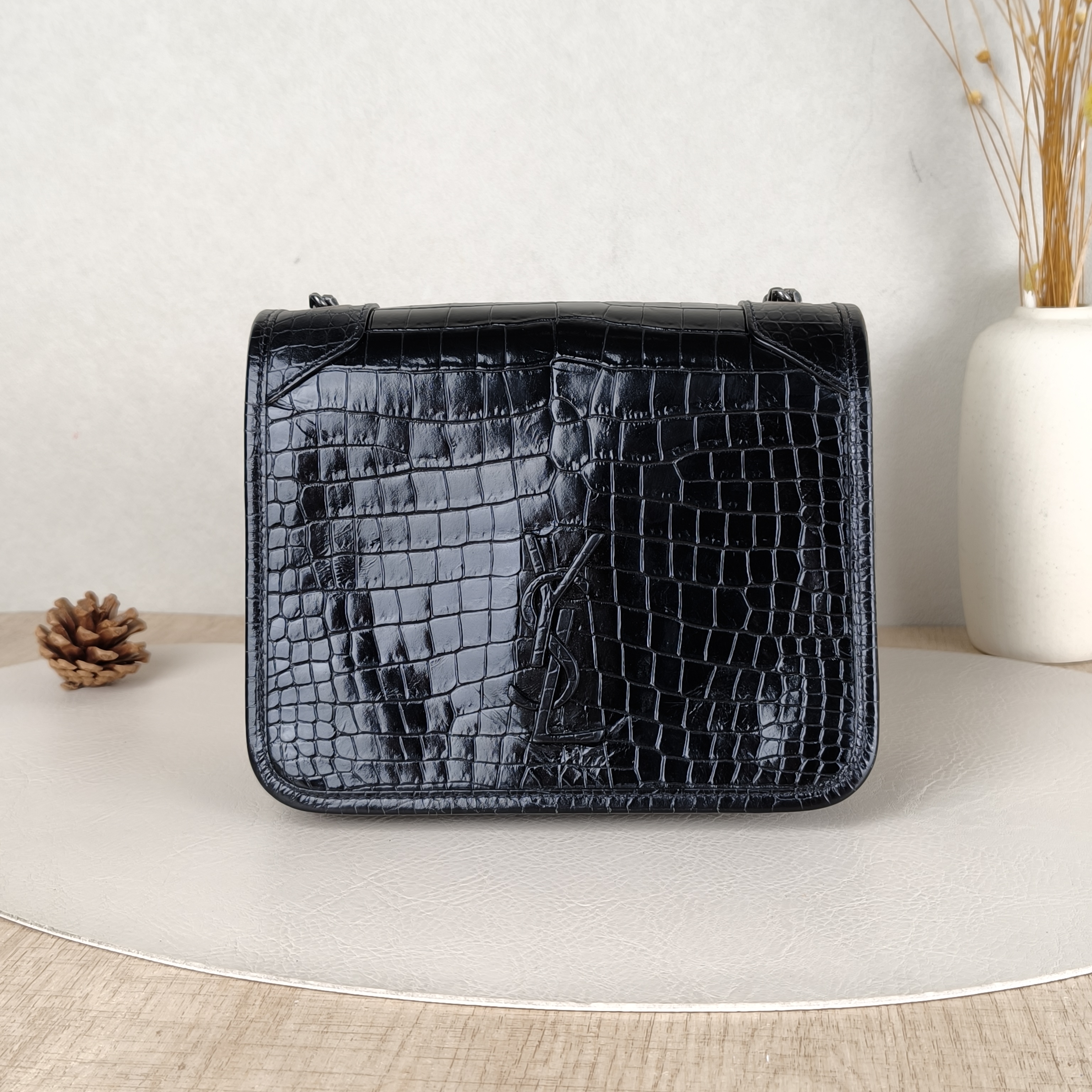 SAINT LAURENT Crossbody Bag Niki Black Calfskinmini19 × 6 × 16 cm