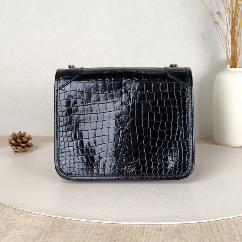 SAINT LAURENT Crossbody Bag Niki Black Calfskinmini19 × 6 × 16 cm