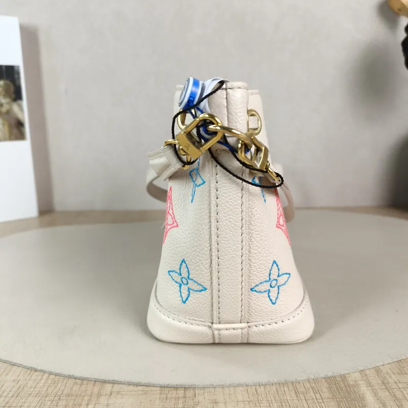 Louis Vuitton Crossbody Bag NANO NOÉ Bucket Bag Nano White · Embroidered Calfskinnano13 × 10 × 16 cm — detail view 10 of 11
