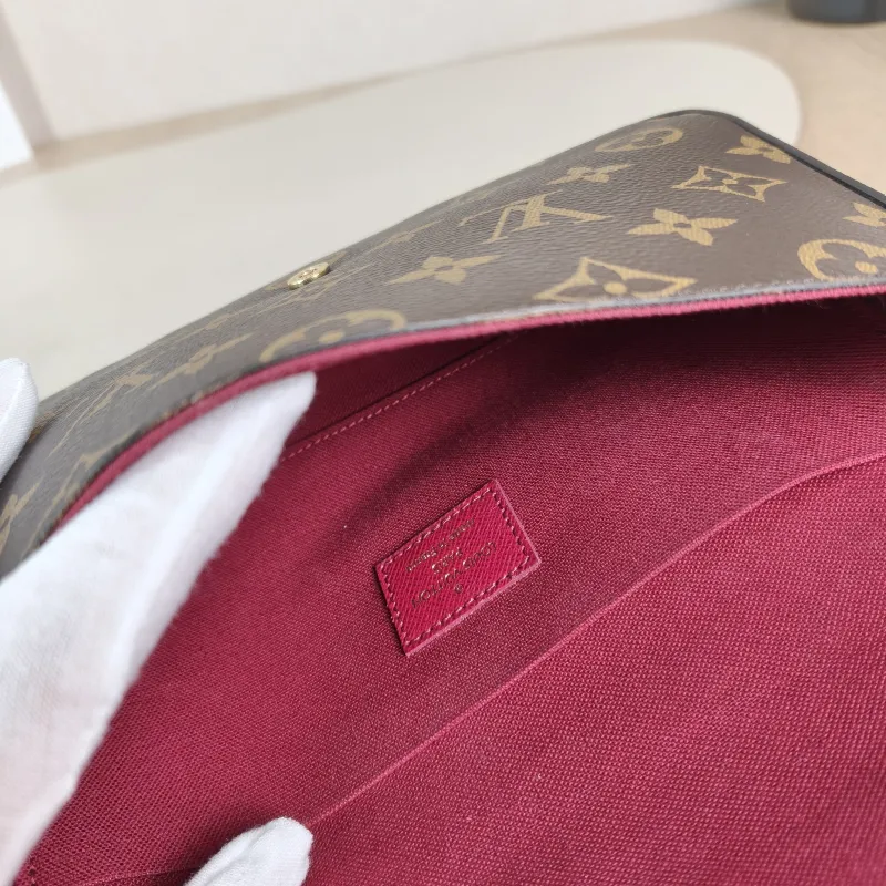 Louis Vuitton Crossbody Bag Pochette Félicie Monogram PVC Small 21 × 3 × 12 cm — detail view 11 of 17