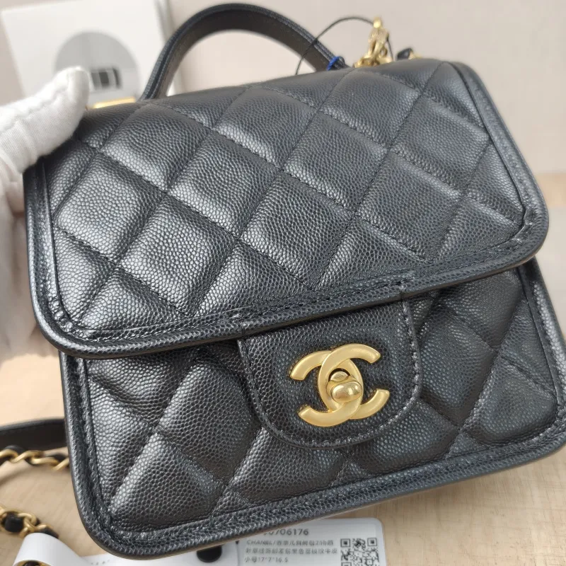 Chanel Crossbody Bag25b Messenger Bag Black Grained Calfskin Small17 × 7 × 16.5 cm — detail view 13 of 20