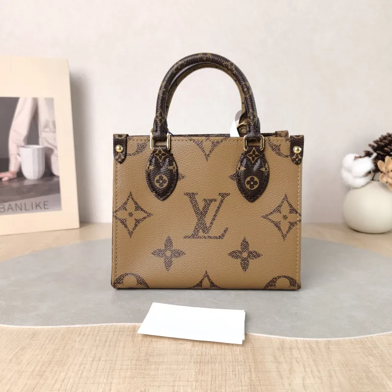 Louis Vuitton Crossbody Bag Onthego BB Monogram PVC BB 18 × 8.5 × 15 cm — cover view 4 of 6