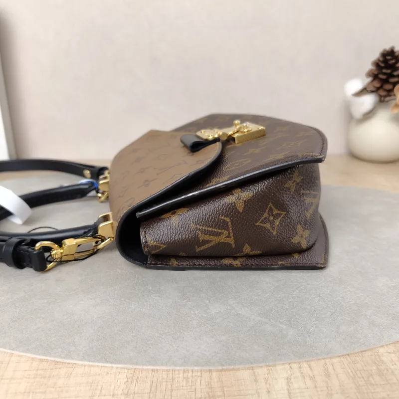 Louis Vuitton Crossbody Bag Tilsitt Monogram PVC Medium24 × 7 × 18 cm — detail view 7 of 15
