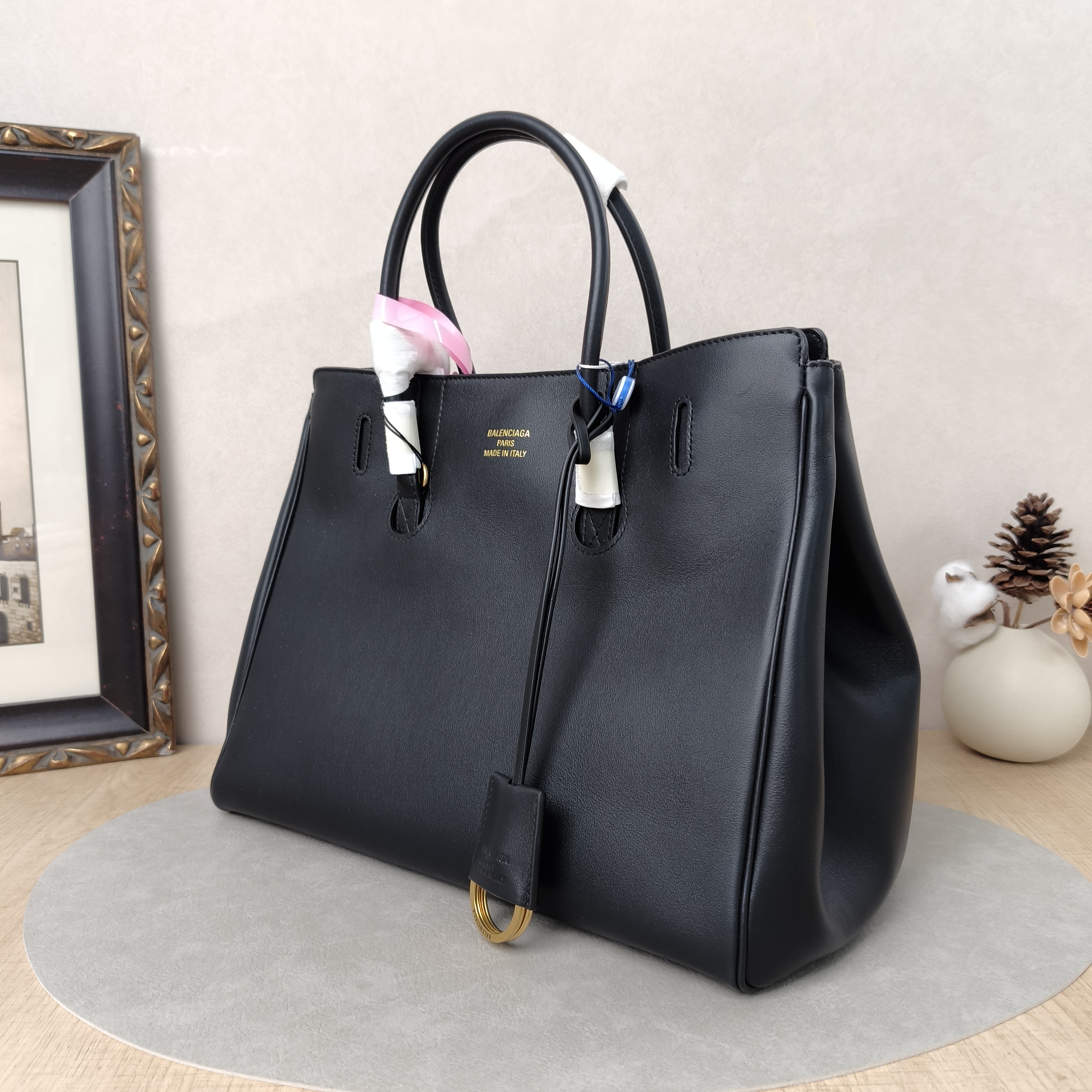 BALENCIAGA Top Handle Bag Hampton Carry All Top Handle Bag Black Calfskin Small32 × 16 × 25 cm — cover view 5 of 5