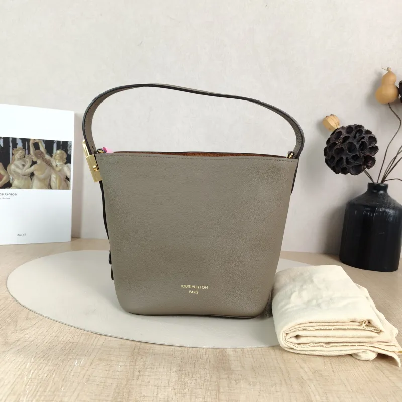 Louis Vuitton Top Handle Bag LOW KEY ALL IN BB Calfskin BB 16 × 12 × 18 cm — cover view 3 of 6