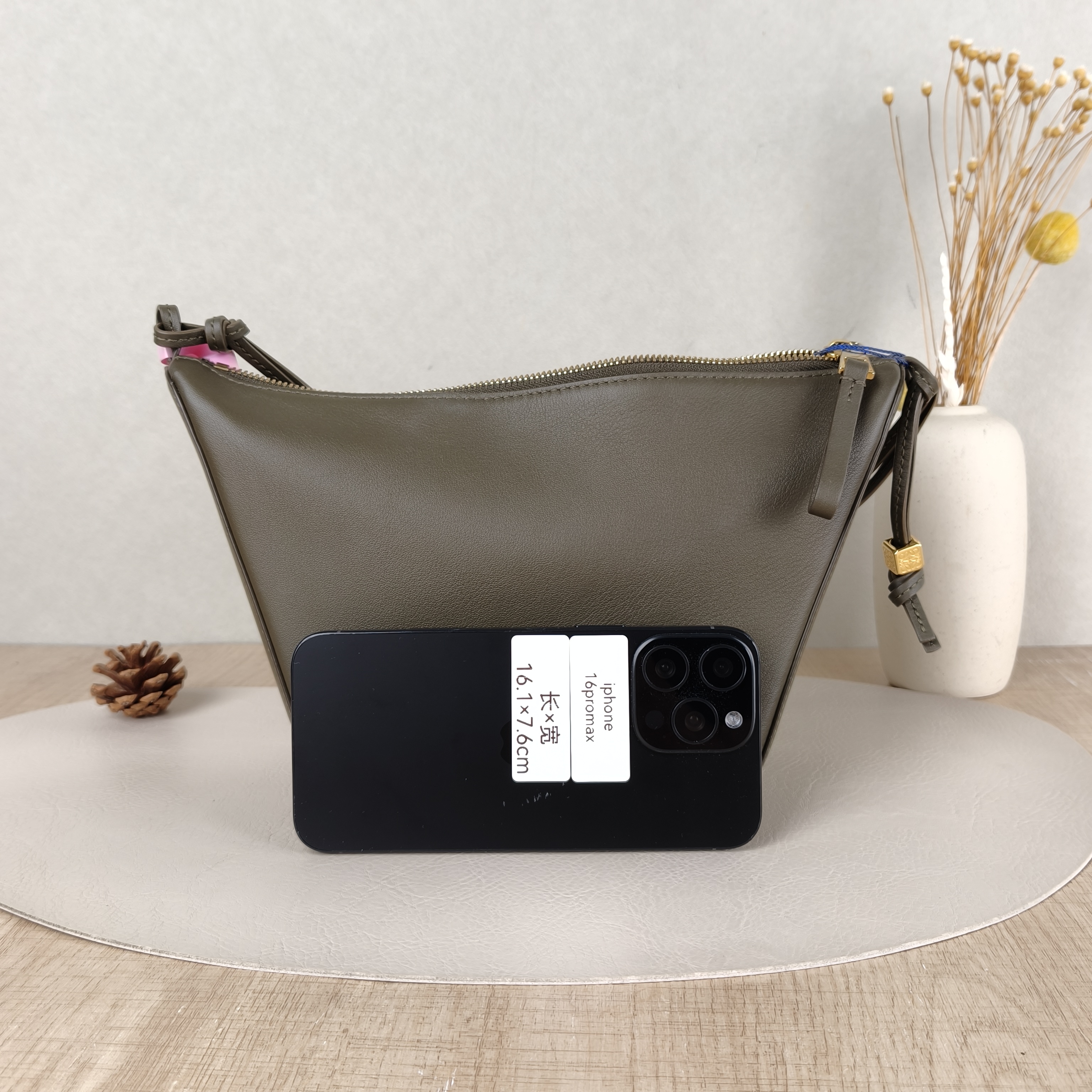 LOEWE Shoulder Bag Hammock hobo Green Calfskinmini28 × 9.5 × 17 cm — cover view 3 of 5