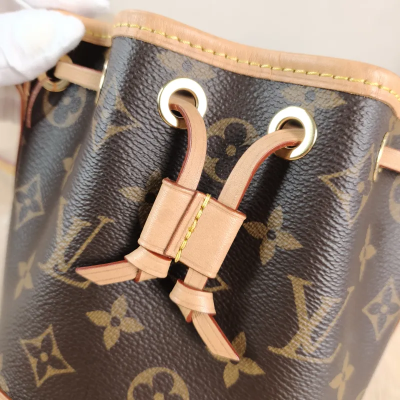 Louis Vuitton Crossbody Bag NANO NÉONOÉ Bucket Bag Nano Monogram PVC nano 13 × 10 × 16 cm — detail view 8 of 11