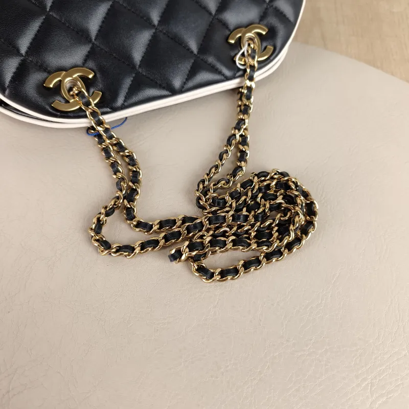 Chanel Crossbody Bag Bowling Bag Black Lambskin One Size 25 × 8 × 14 cm — detail view 1 of 10